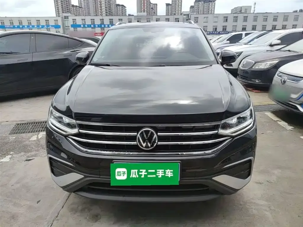 Volkswagen Tiguan L — фото 6