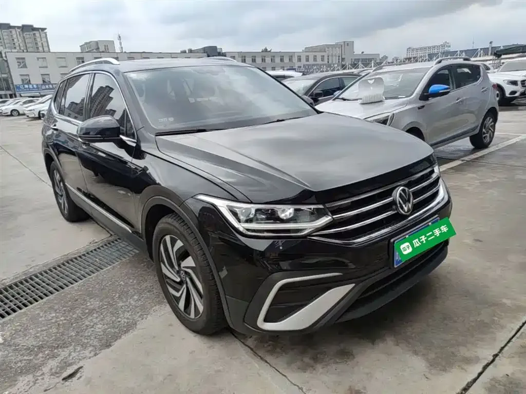 Volkswagen Tiguan L — фото 5
