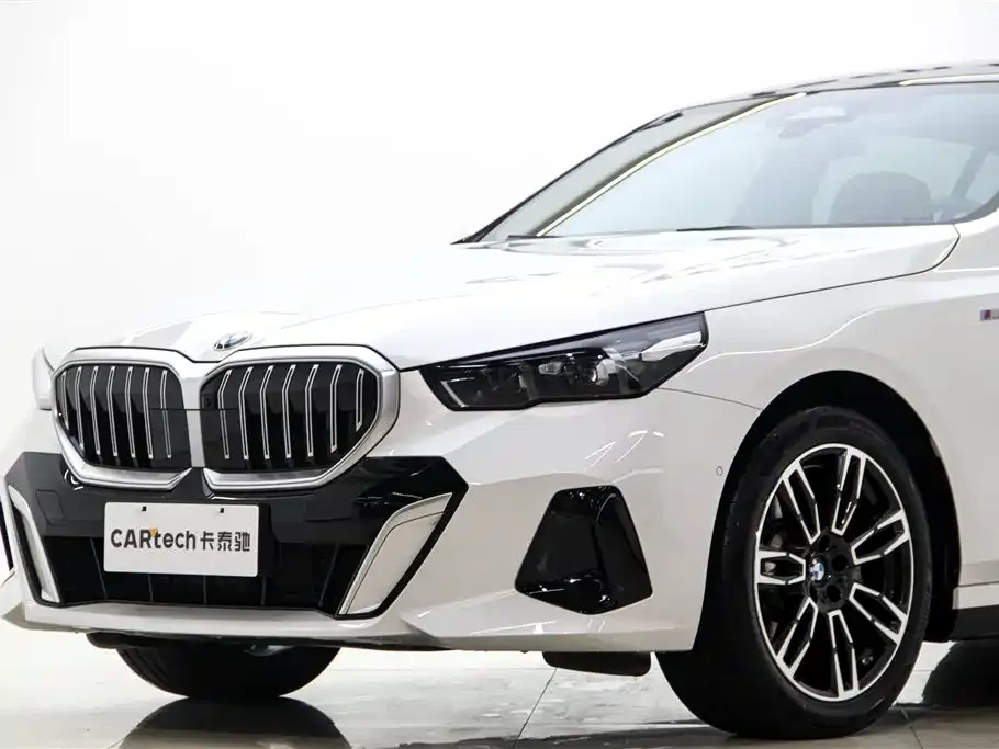 BMW 5 Series — фото 10