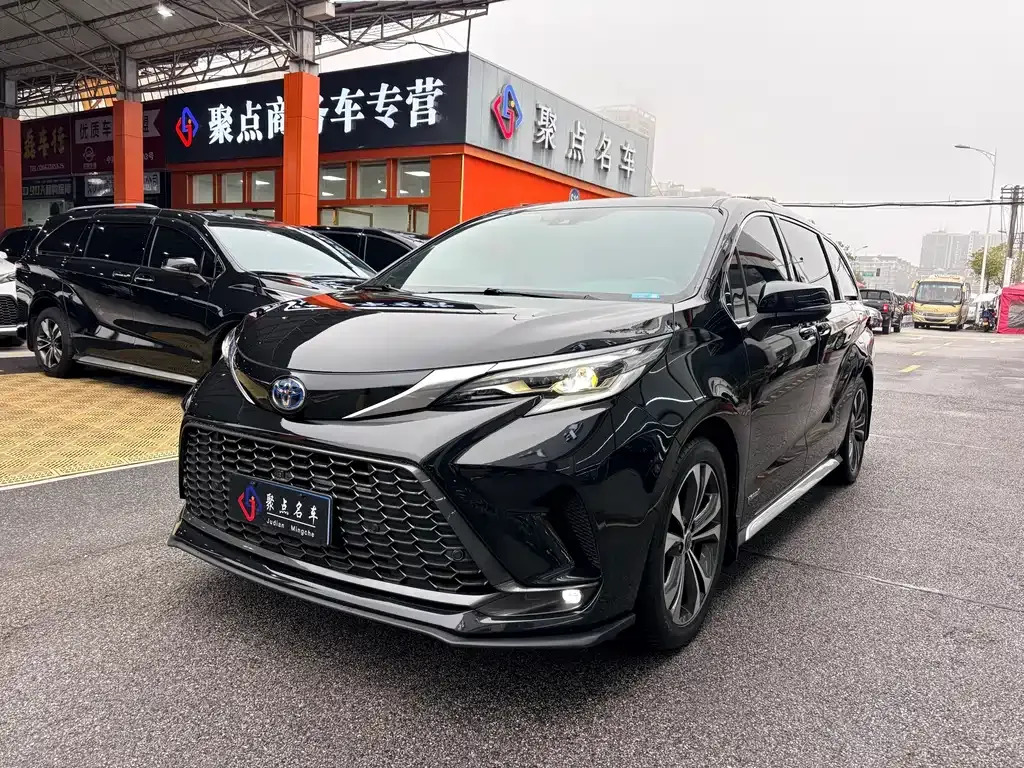 Toyota Granvia — фото 1