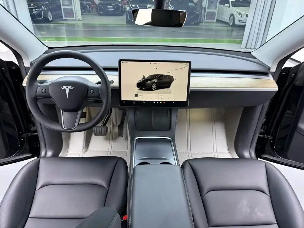 Tesla Model Y — фото 4