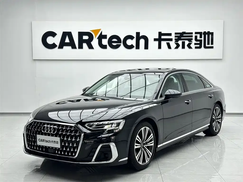Audi A8 — фото 1