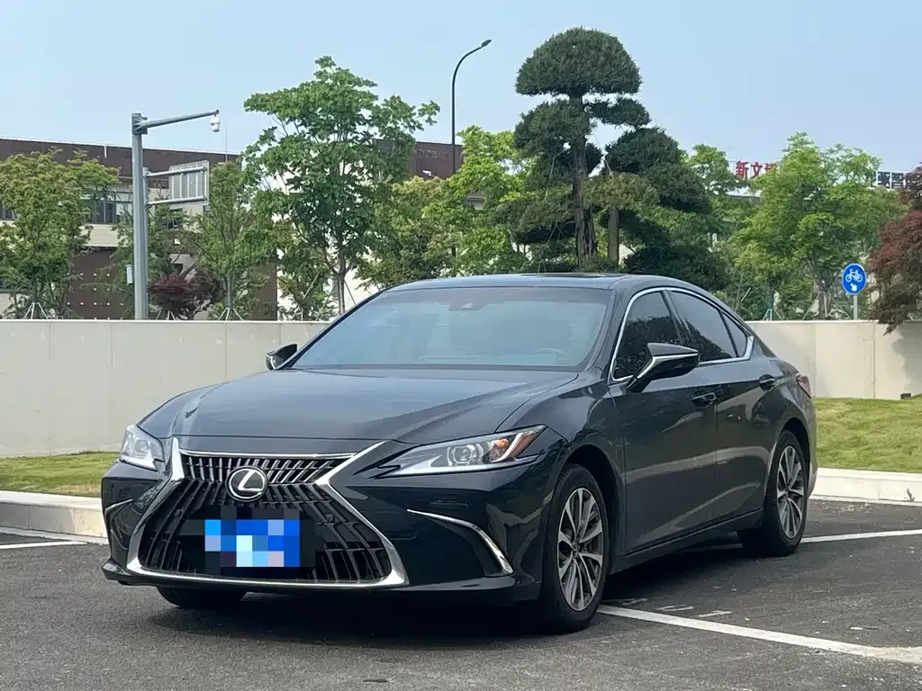 Lexus ES — фото 1
