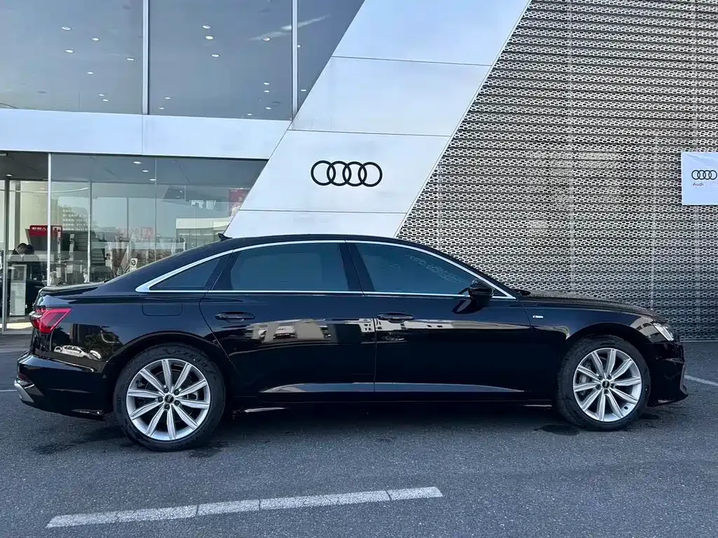 Audi A6L — фото 10