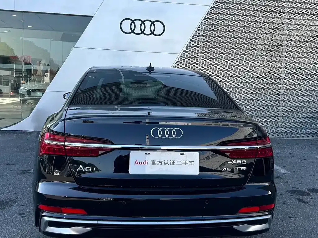 Audi A6L — фото 8