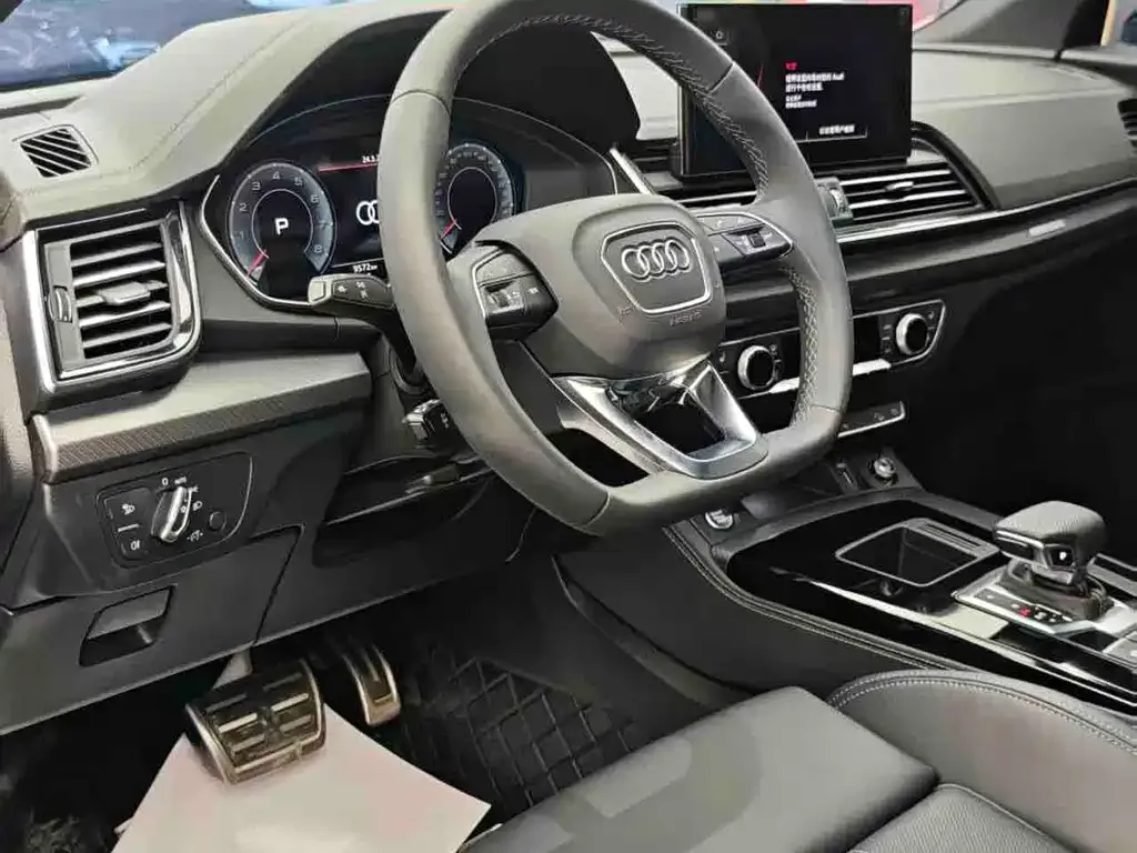 Audi Q5L — фото 5