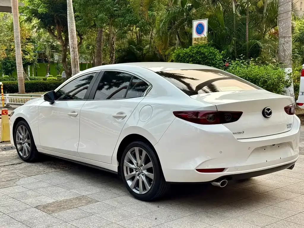 Mazda 3 Axela — фото 9
