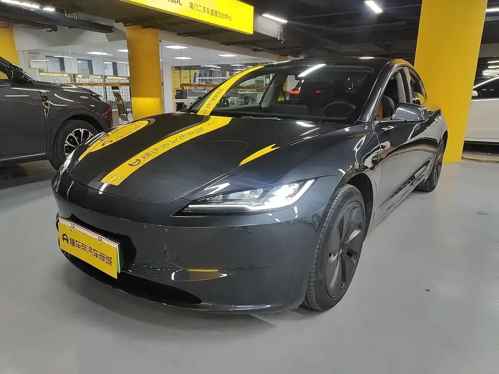 Tesla Model 3 — фото 1