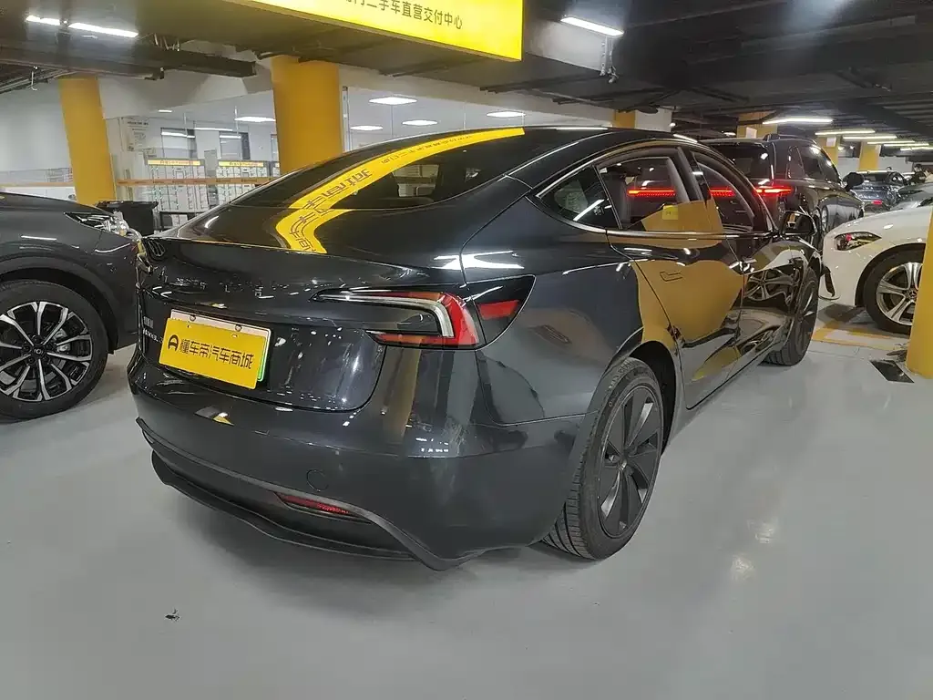 Tesla Model 3 — фото 10