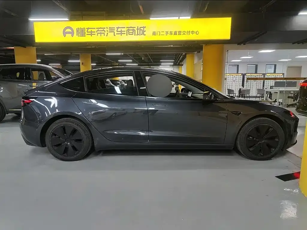 Tesla Model 3 — фото 7