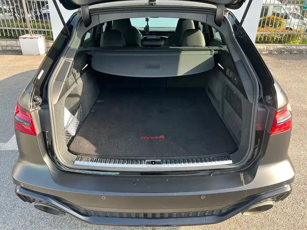Audi RS 6 2024 из CN, фото 8
