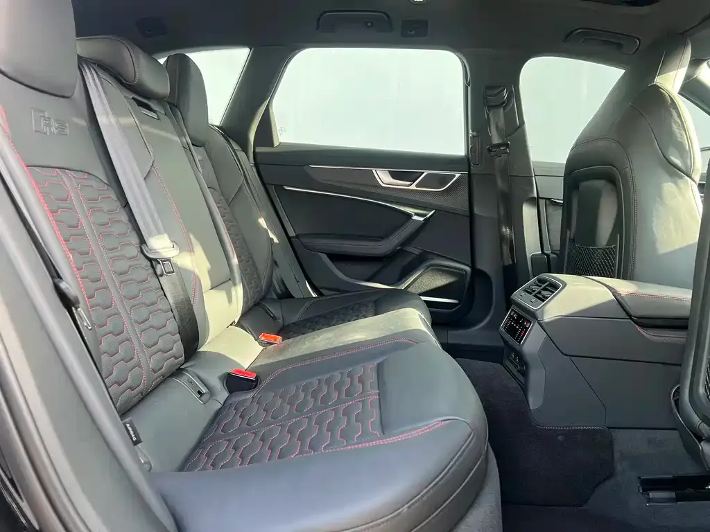 Audi RS 6 2024 из CN, фото 5
