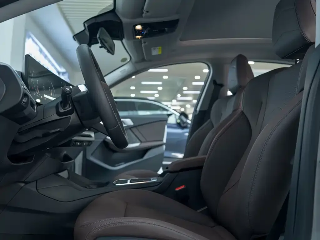 BMW 2 Series 2025 из CN, фото 6