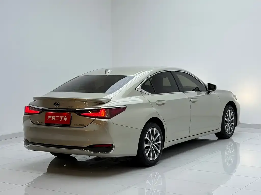 Lexus ES — фото 5