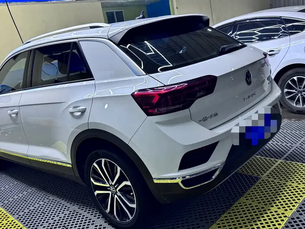 Volkswagen T-Roc — фото 8