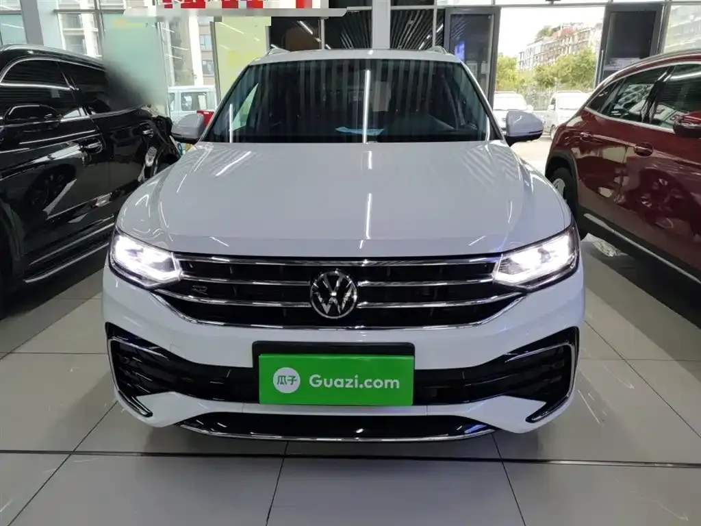 Volkswagen Tiguan L — фото 10