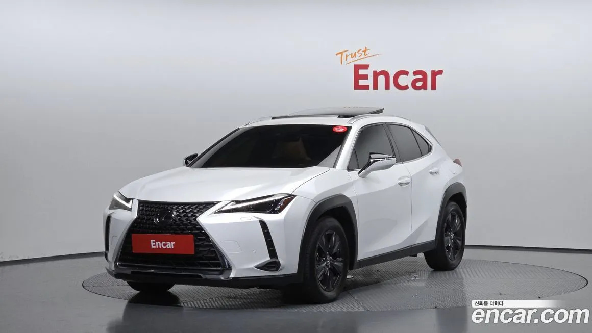 Lexus UX — фото 1