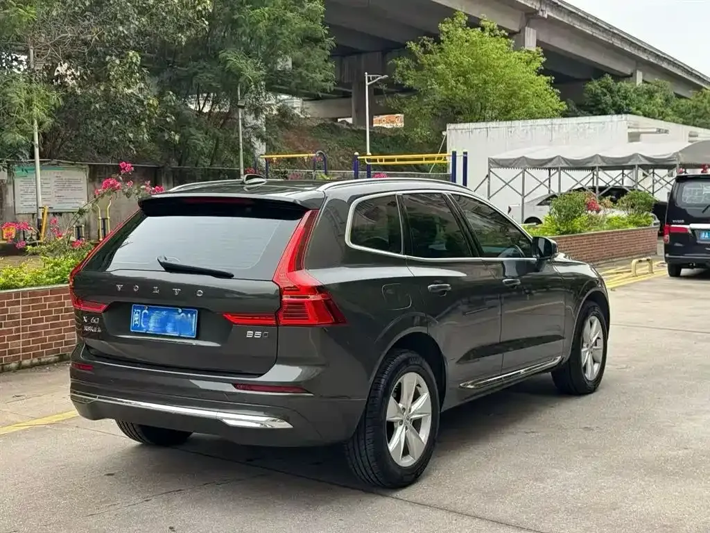 Volvo XC60 — фото 9
