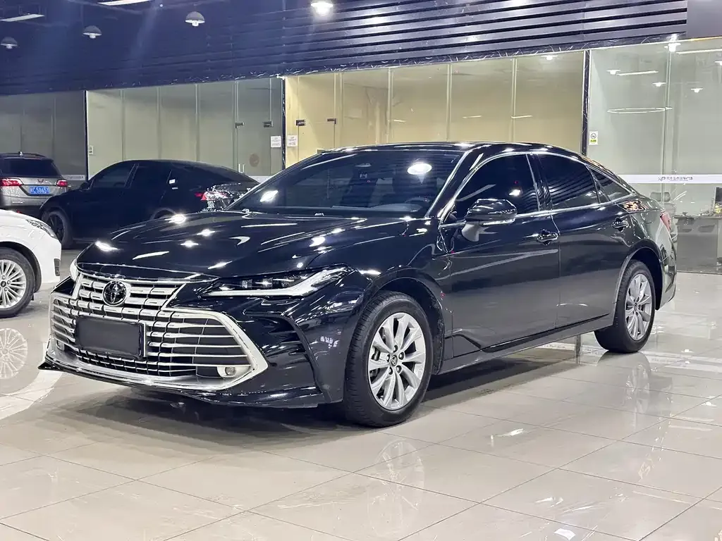 Toyota Avalon — фото 1