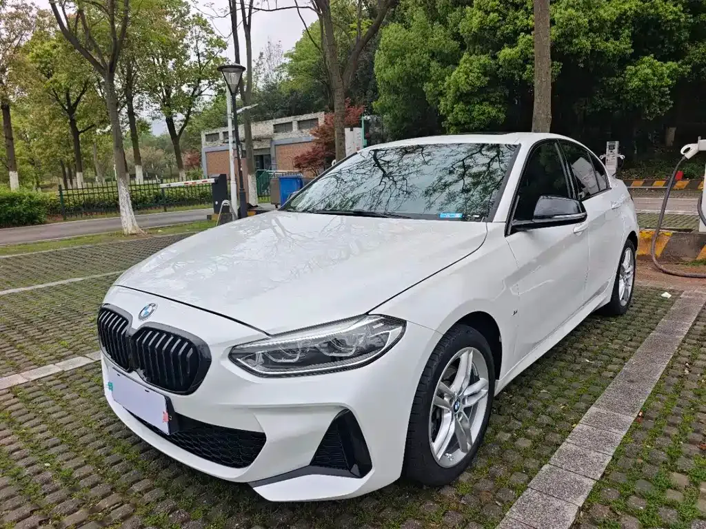 BMW 1 Series — фото 1