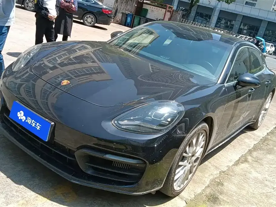 Porsche Panamera — фото 1