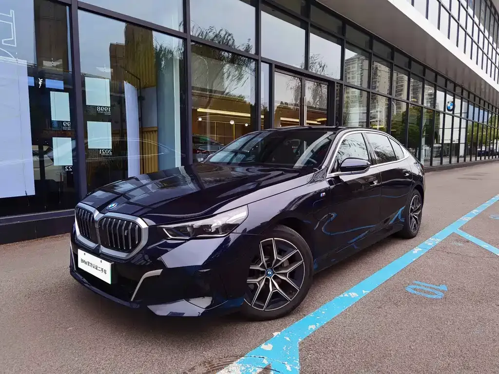 BMW i5 — фото 1