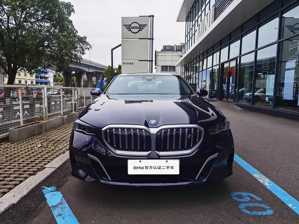 BMW i5 — фото 10