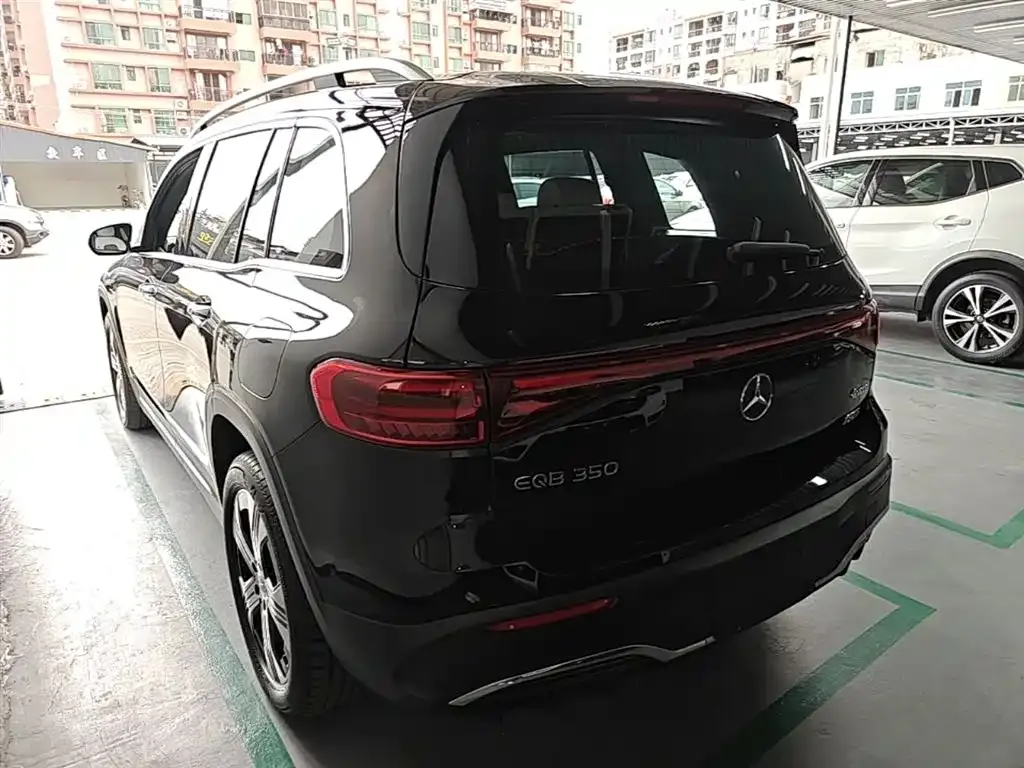 Mercedes-Benz EQB — фото 9