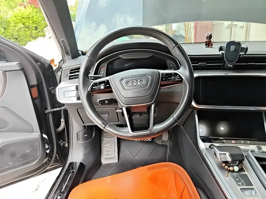 Audi A6L — фото 10