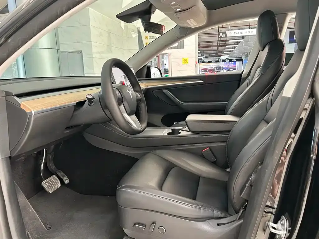 Tesla Model Y — фото 5