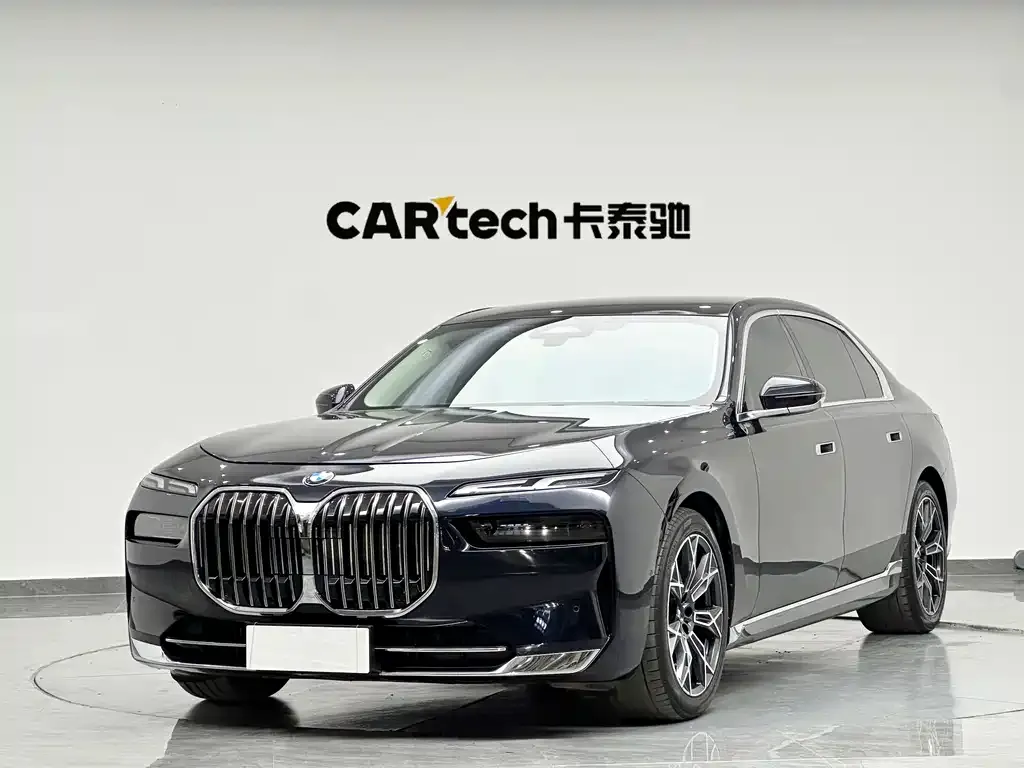 BMW 7 Series — фото 1