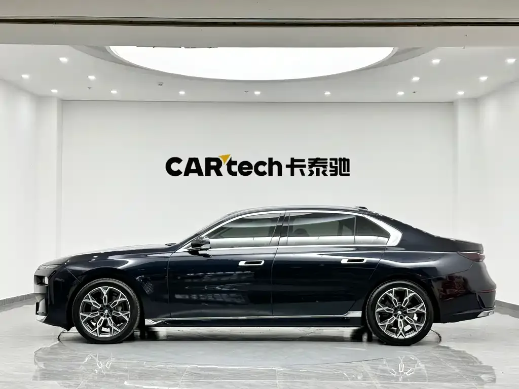 BMW 7 Series — фото 6