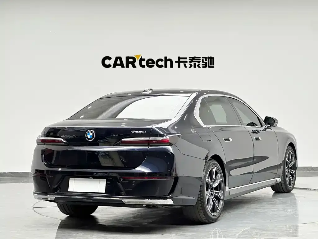 BMW 7 Series — фото 10