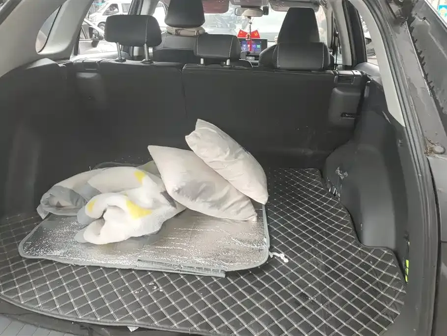 Toyota RAV4 — фото 6