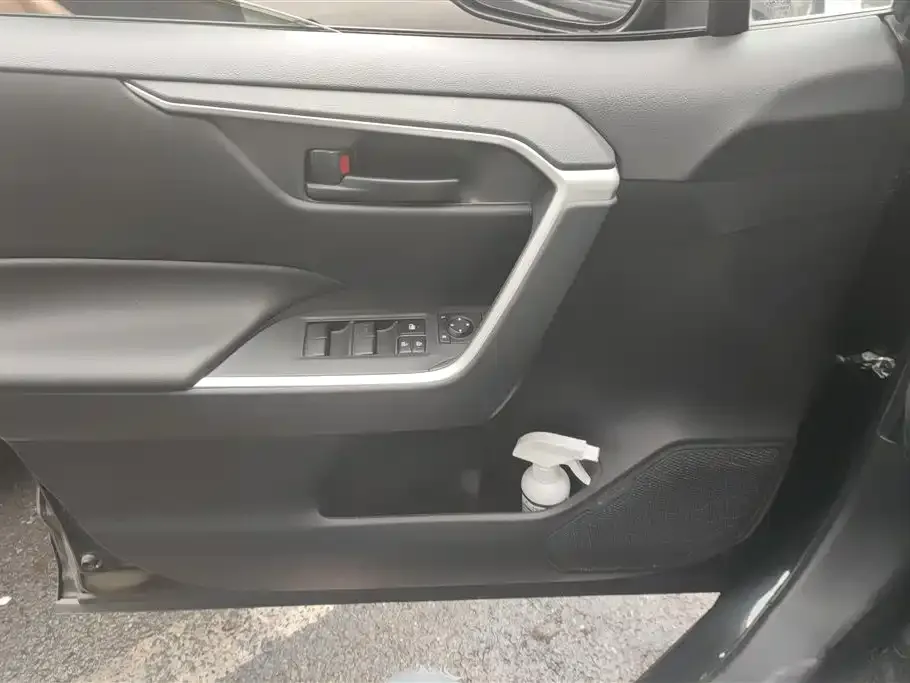 Toyota RAV4 — фото 3
