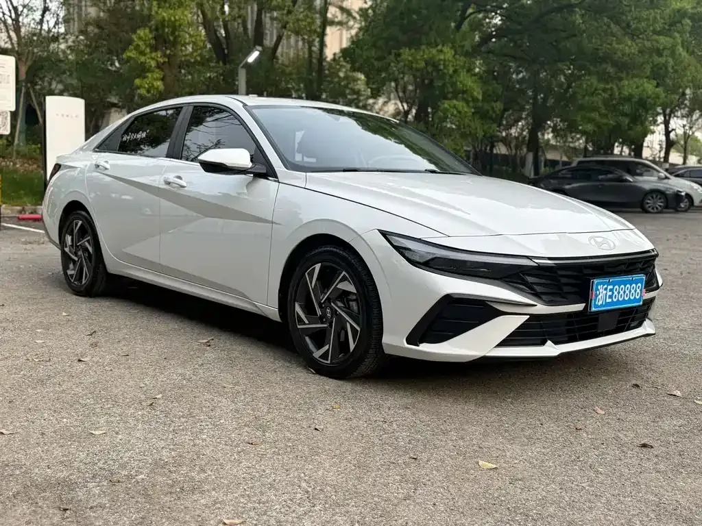 Hyundai Elantra — фото 4