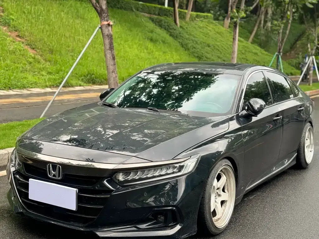 Honda Accord — фото 1