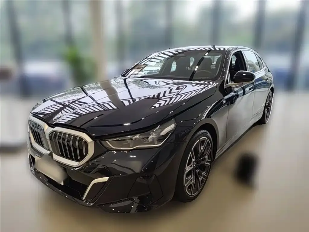 BMW 5 Series — фото 1