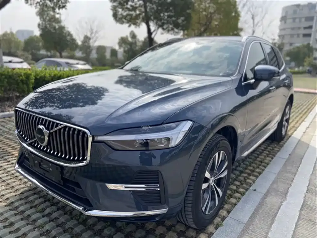Volvo XC60 — фото 1