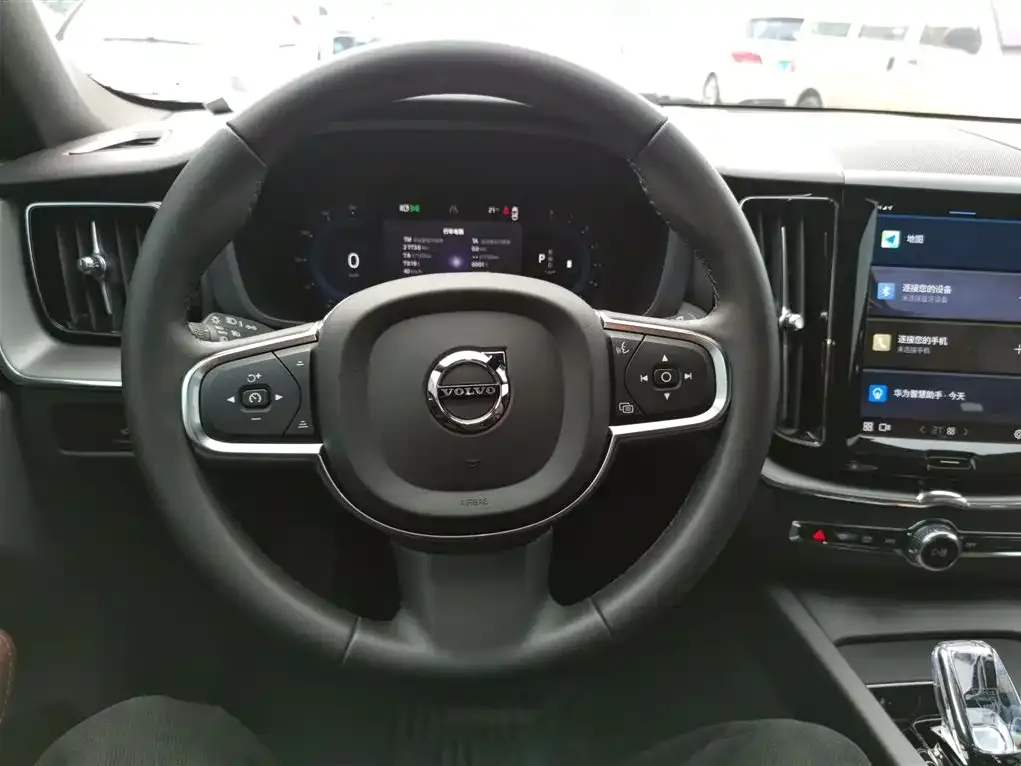 Volvo XC60 — фото 10