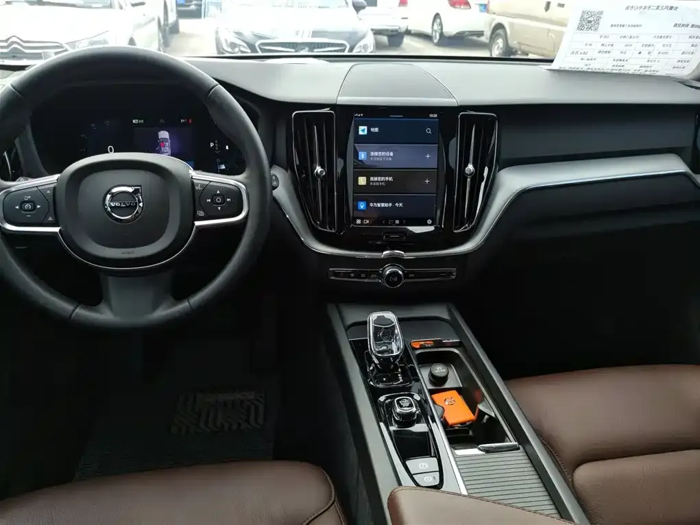 Volvo XC60 — фото 9