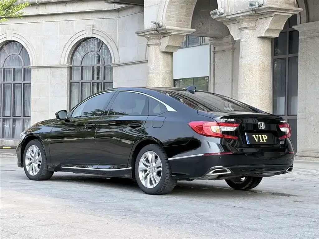 Honda Accord — фото 8