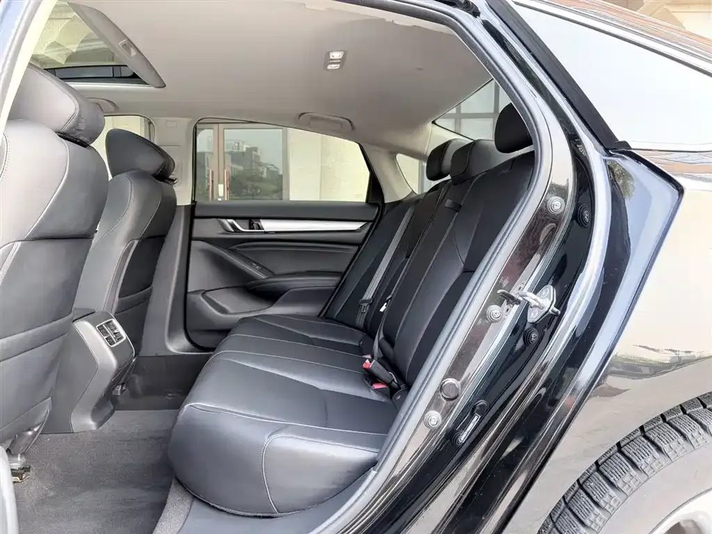 Honda Accord — фото 3