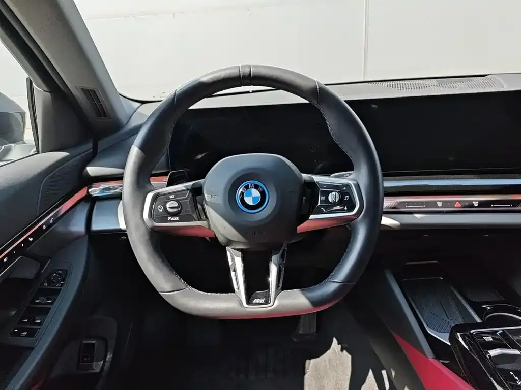 BMW i5 — фото 6