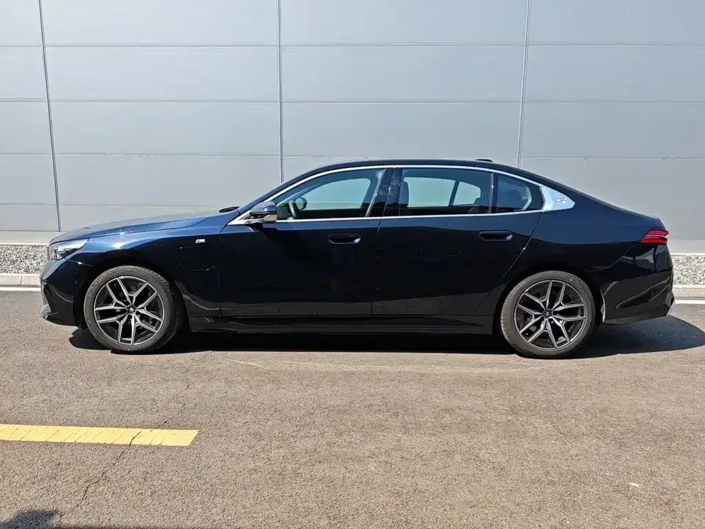 BMW i5 — фото 10