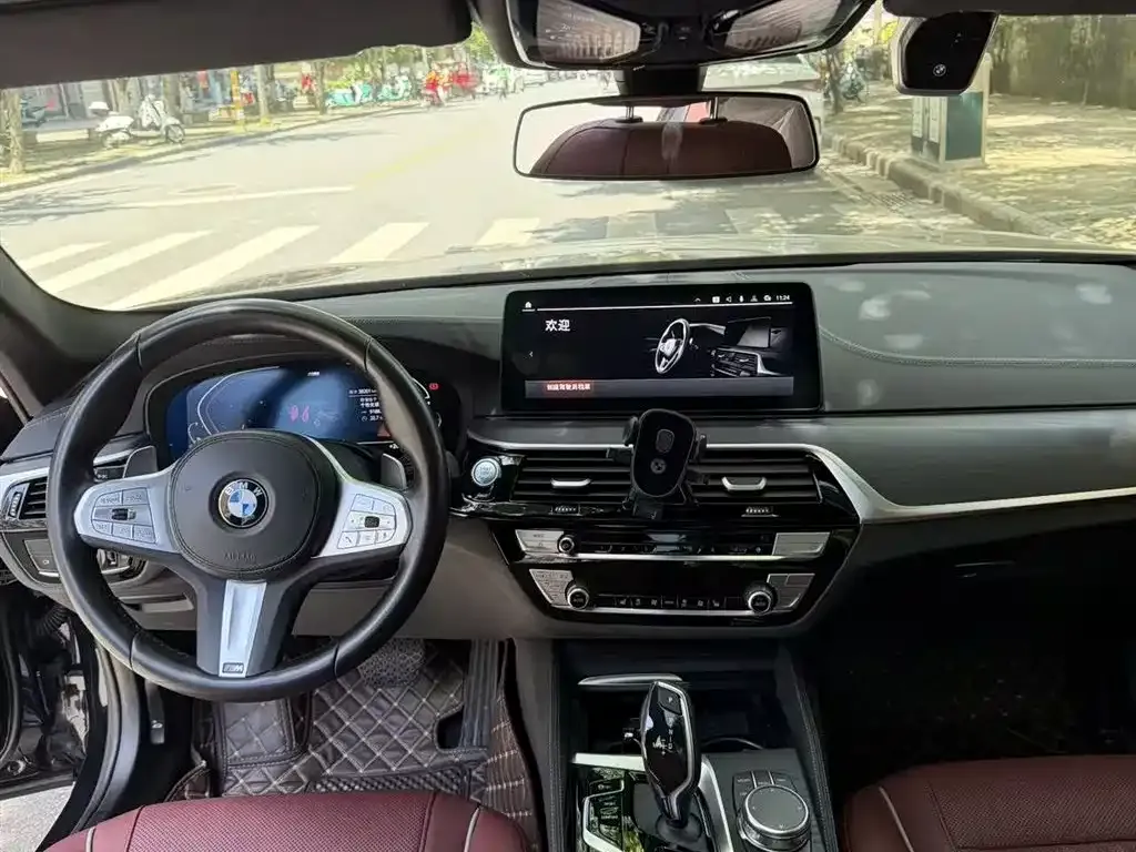 BMW 5 Series — фото 1