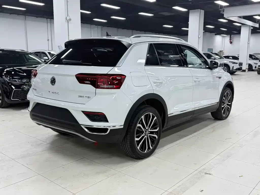 Volkswagen T-Roc — фото 8
