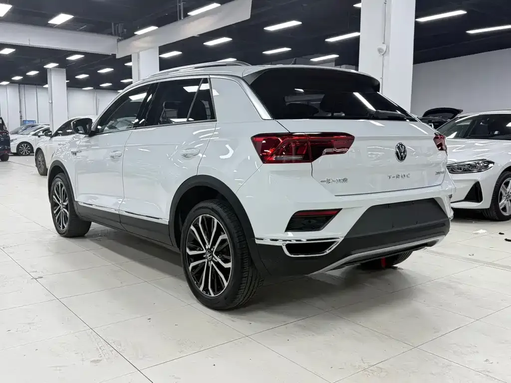 Volkswagen T-Roc — фото 10
