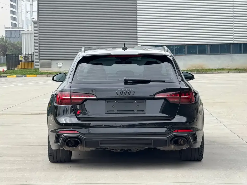 Audi RS 4 — фото 5
