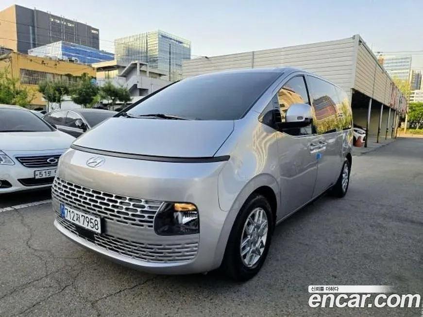 Hyundai Staria